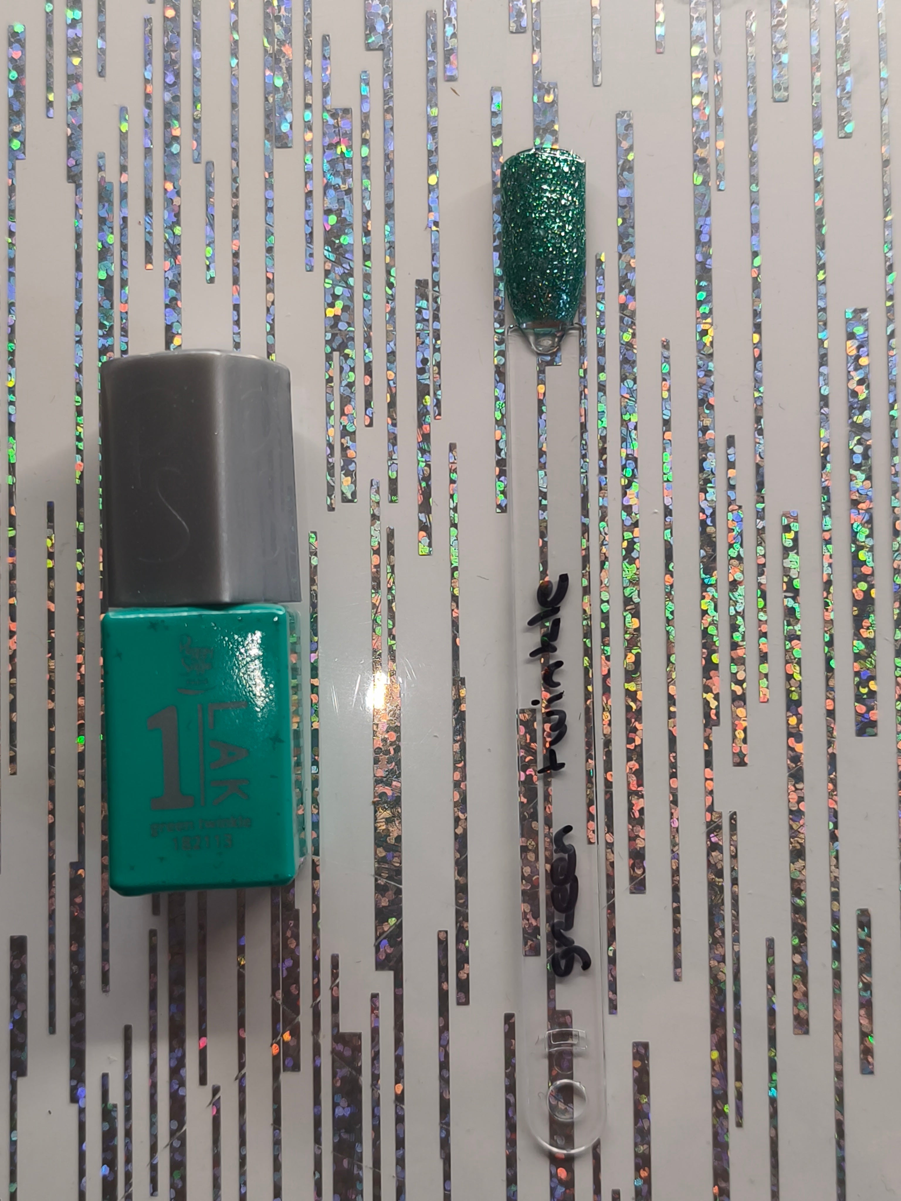 PRESS-ON NAILS ENFANTS & ADOLESCENTES - 70 COULEURS AU CHOIX